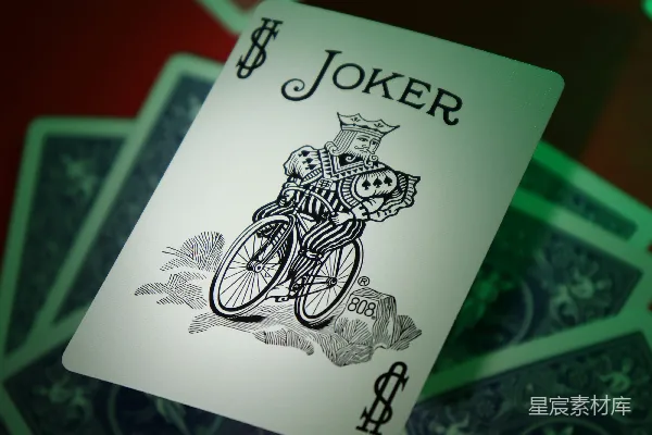 高清摄影 神秘的绿色扑克牌：Joker