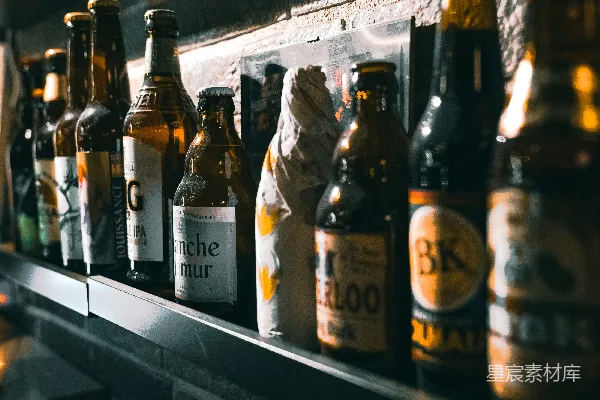 高清摄影 酒吧的啤酒瓶排列