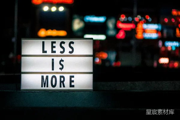 高清摄影 简洁灯箱上的生活哲理：LESS IS MORE