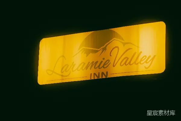 高清摄影 Laramie Valley Inn的夜景招牌