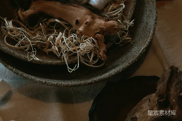 高清摄影 质朴的木雕与碗中的自然元素