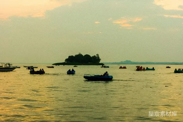 高清摄影 夕阳下的宁静湖面