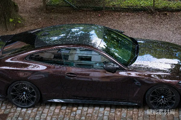 高清摄影 雨后黑曜石色BMW跑车