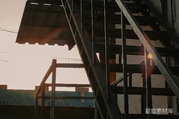 高清摄影 夕阳下的工业梯阶