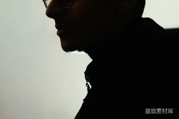高清摄影 剪影中的沉思者