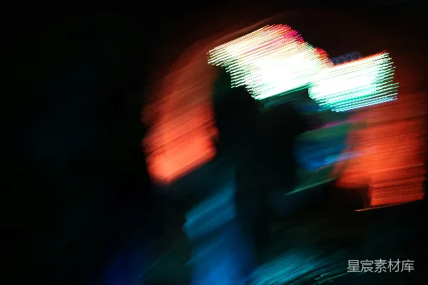 高清摄影 夜色中的光绘舞者