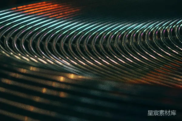 高清摄影 霓虹灯下的金属结构