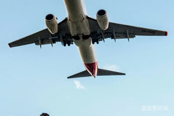 高清摄影 仰望天空的旅行者