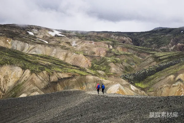 高清摄影 色彩斑斓的火山徒步