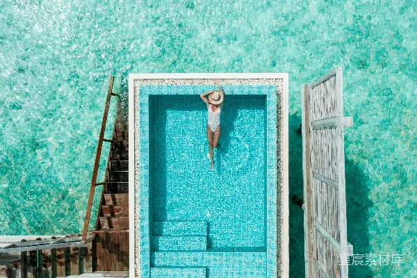 高清摄影 碧海蓝天中的私家泳池
