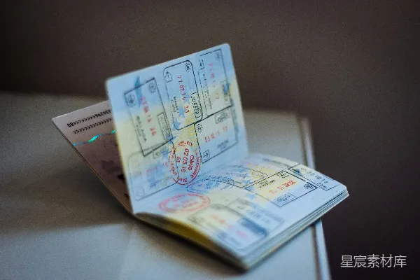 高清摄影 旅途中充满故事的护照