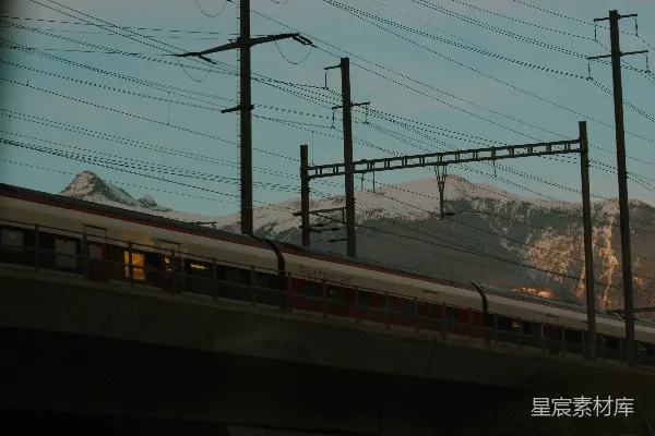 高清摄影 瑞士山间火车