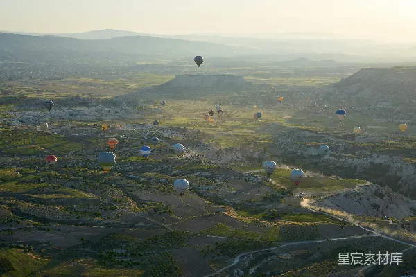高清摄影 热气球之旅：晨光中的梦幻风景