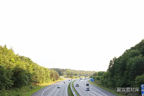 高清摄影 绿色森林中的高速公路