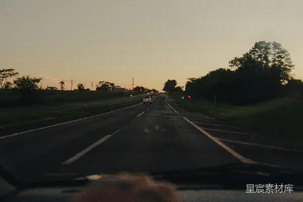 高清摄影 黄昏中的公路驾驶