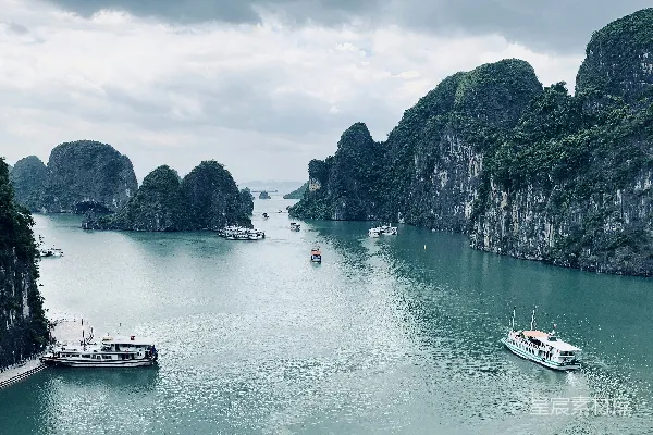 高清摄影 壮丽的喀斯特山脉与宁静的海湾