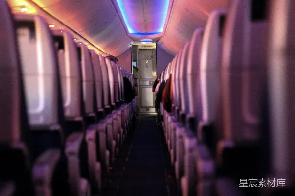 高清摄影 飞机内部的座椅与走道