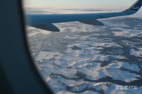 高清摄影 空中俯瞰雪景：冰岛的冬季美景
