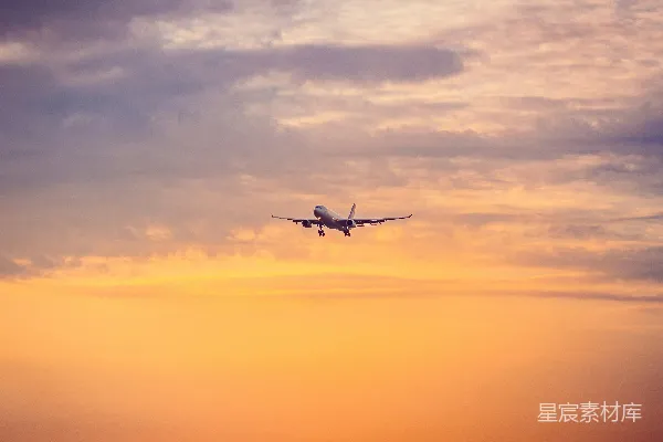 高清摄影 夕阳下的飞机