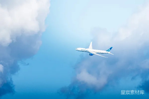高清摄影 翱翔云端的联合航空飞机