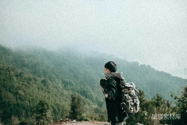 高清摄影 远行者与山林