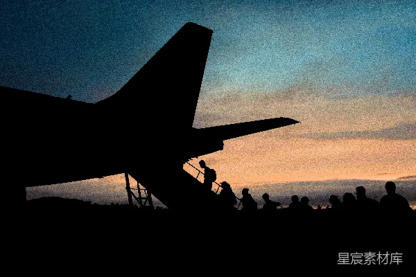高清摄影 夕阳下的登机口