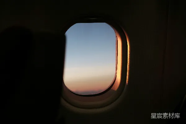高清摄影 夕阳中的飞机窗外景