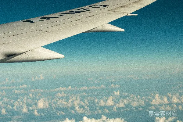 高清摄影 空中俯瞰云海与飞机机翼