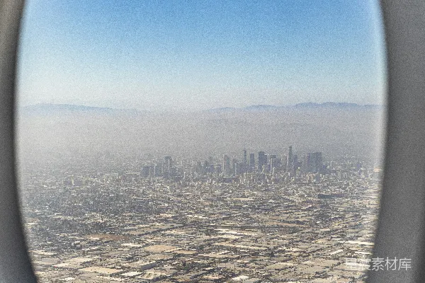 高清摄影 飞机窗外的城市风光