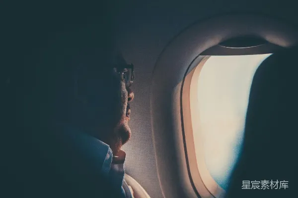 高清摄影 飞机上的旅行者