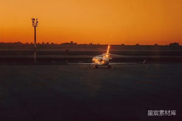 高清摄影 夕阳下的机场