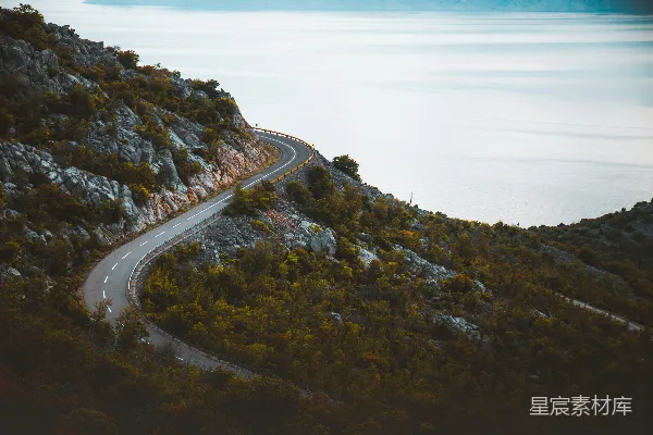高清摄影 蜿蜒山路与海景