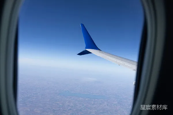 高清摄影 空中视角：飞机窗外的风景
