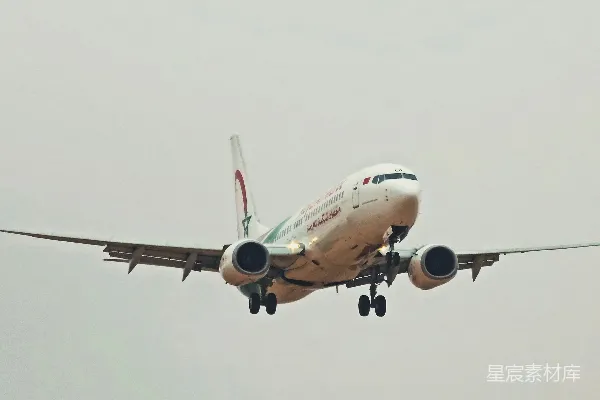 高清摄影 摩洛哥皇家航空公司的飞机正在降落