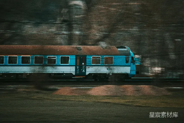 高清摄影 疾驰的火车
