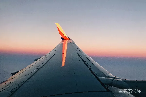 高清摄影 夕阳下的飞机翅膀