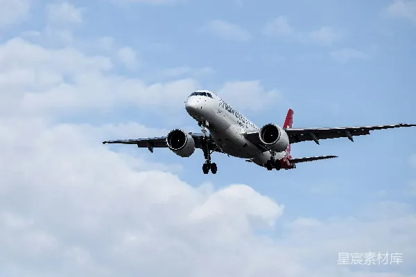 高清摄影 空中飞行的客机
