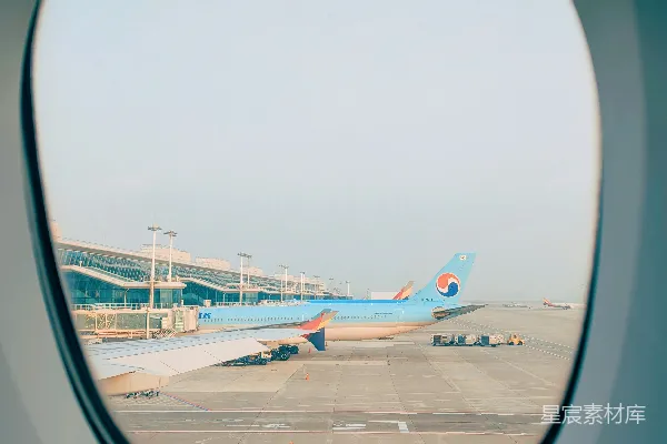 高清摄影 飞机窗外的机场