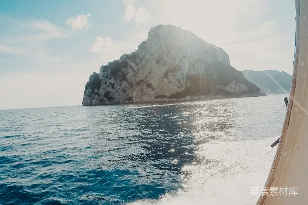 高清摄影 海上的旅伴：船窗下的风景