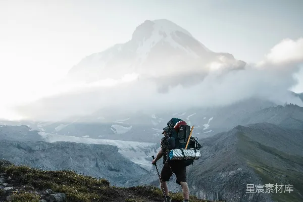 高清摄影 登山探险者的孤独之旅