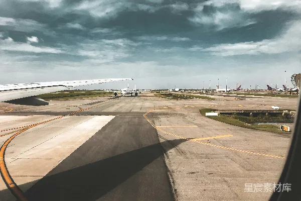 高清摄影 机场跑道上的旅行视角