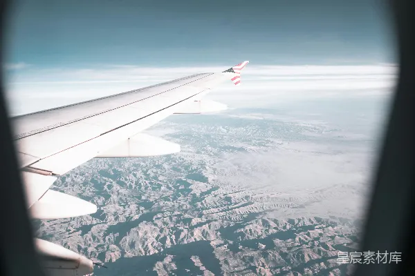 高清摄影 空中俯瞰山脉与美国国旗