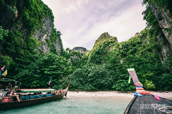 高清摄影 热带风光中的竹筏之旅