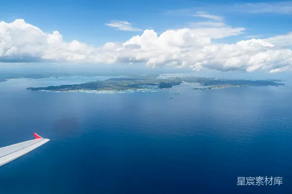 高清摄影 空中俯瞰海岛与蓝色海洋