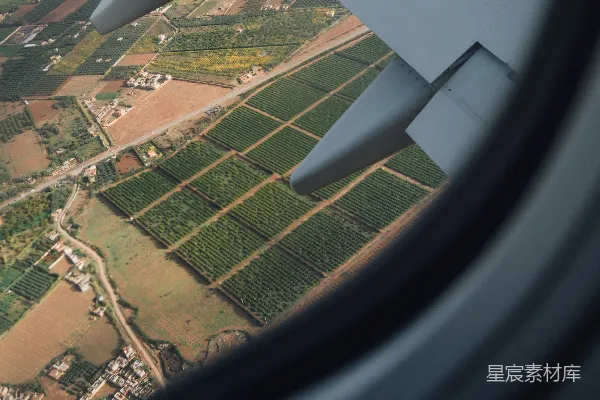 高清摄影 飞机窗外的农田景色
