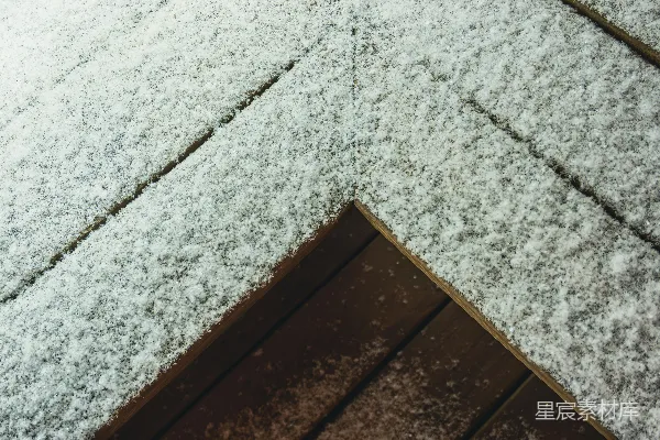 高清摄影 积雪覆盖的屋顶