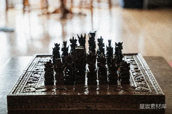 高清摄影 雕花棋盘上的棋子