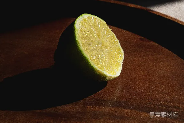 高清摄影 阳光下的青柠