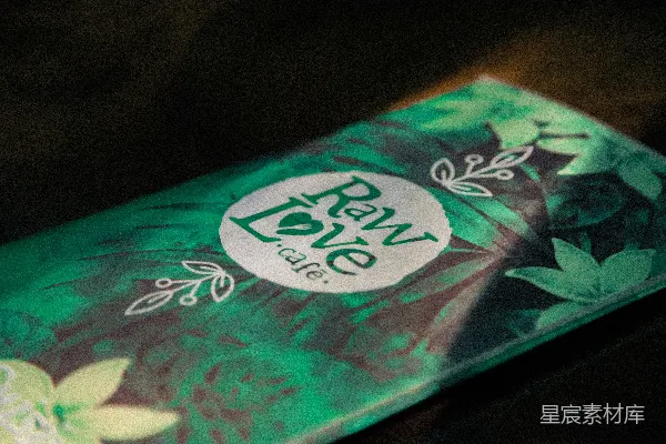 高清摄影 Raw Love Café的绿色菜单封面