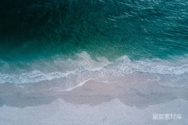 高清摄影 海岸线的波浪与沙滩